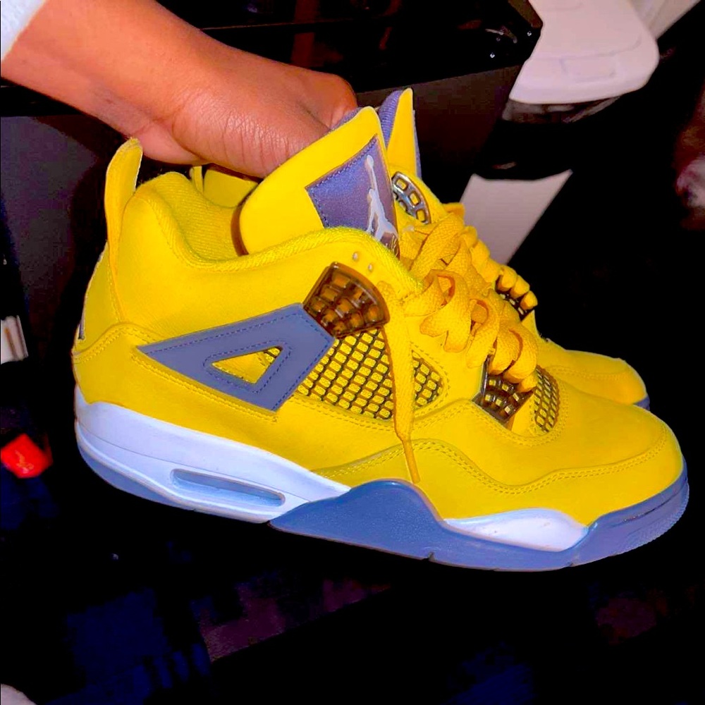 Air Jordon 4 “Lightning”